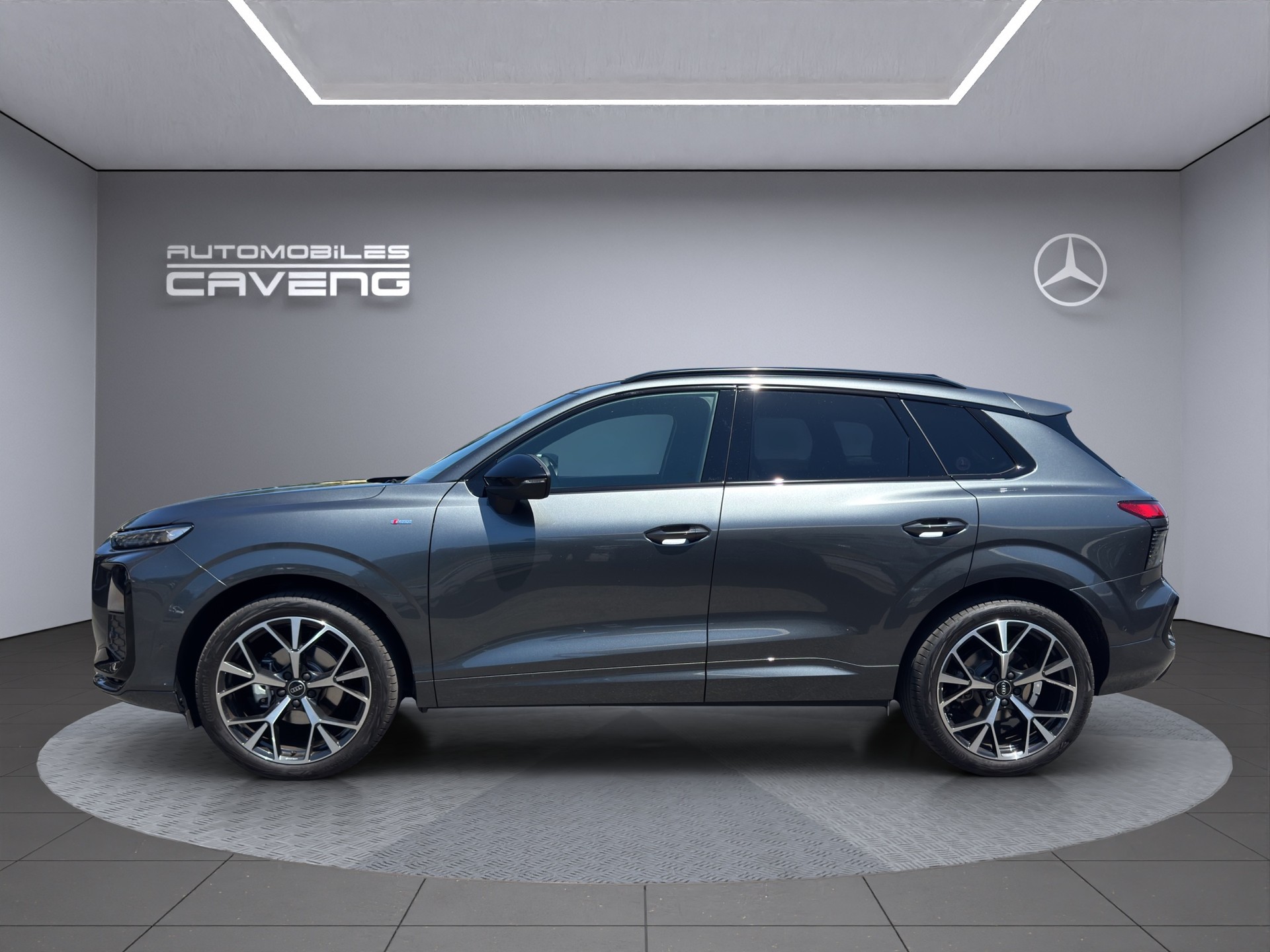 AUDI Q3 SUV 110 kW TFSI S Line S tronic-showroom-element-1