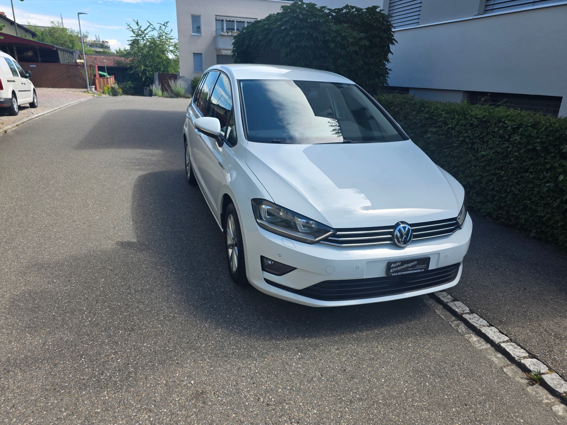 VW Golf Sportsvan 1.4 TSI Lounge DSG-image-2