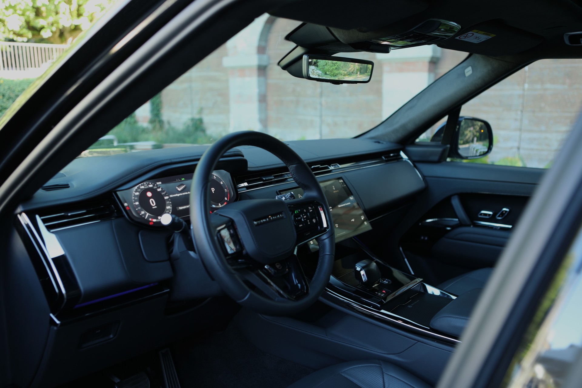 LAND ROVER Range Rover Sport P635 4.4 V8 SV Edition One-image-8