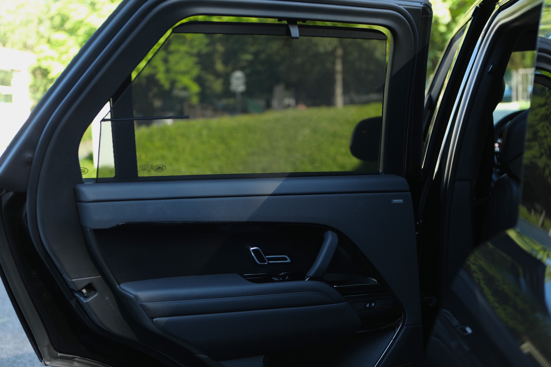 LAND ROVER Range Rover Sport P635 4.4 V8 SV Edition One-image-9