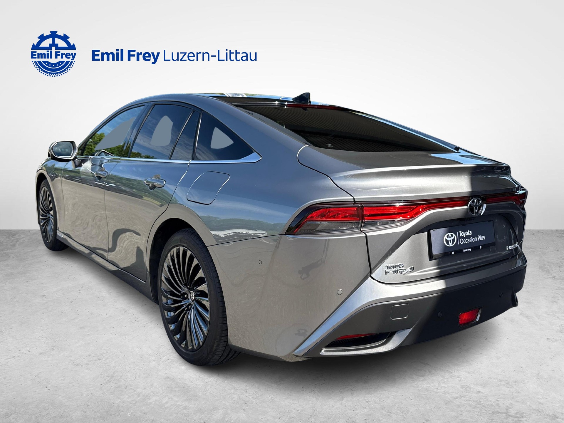 TOYOTA Mirai Fuel Cell Platinum-showroom-element-2