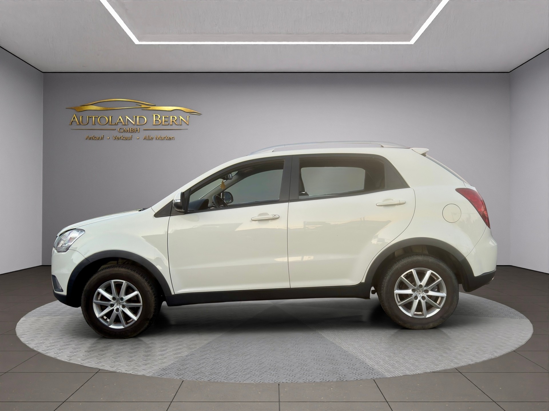 KGM-SsangYong Korando 2.0 e-XDI Sapphire-showroom-element-3