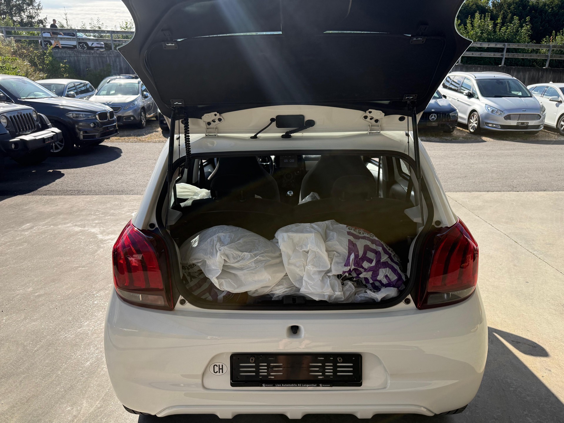 PEUGEOT 108 1.2 VTi Allure-image-5