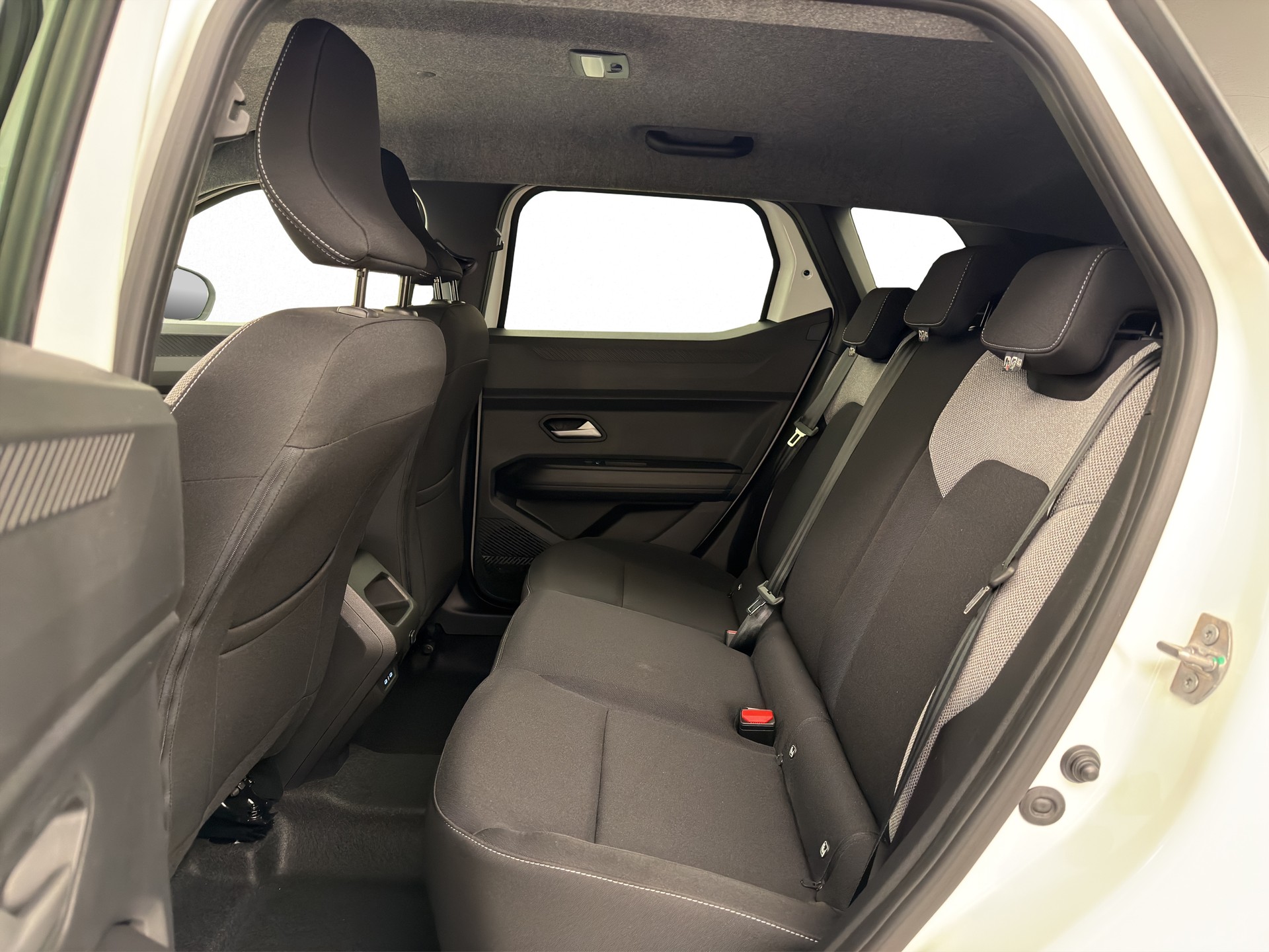 DACIA Duster 1.2 Hybrid Journey 4WD-image-12