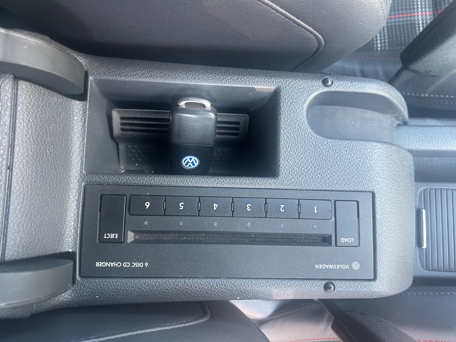 VW Golf 2.0 TFSI GTI Edition 30-image-17