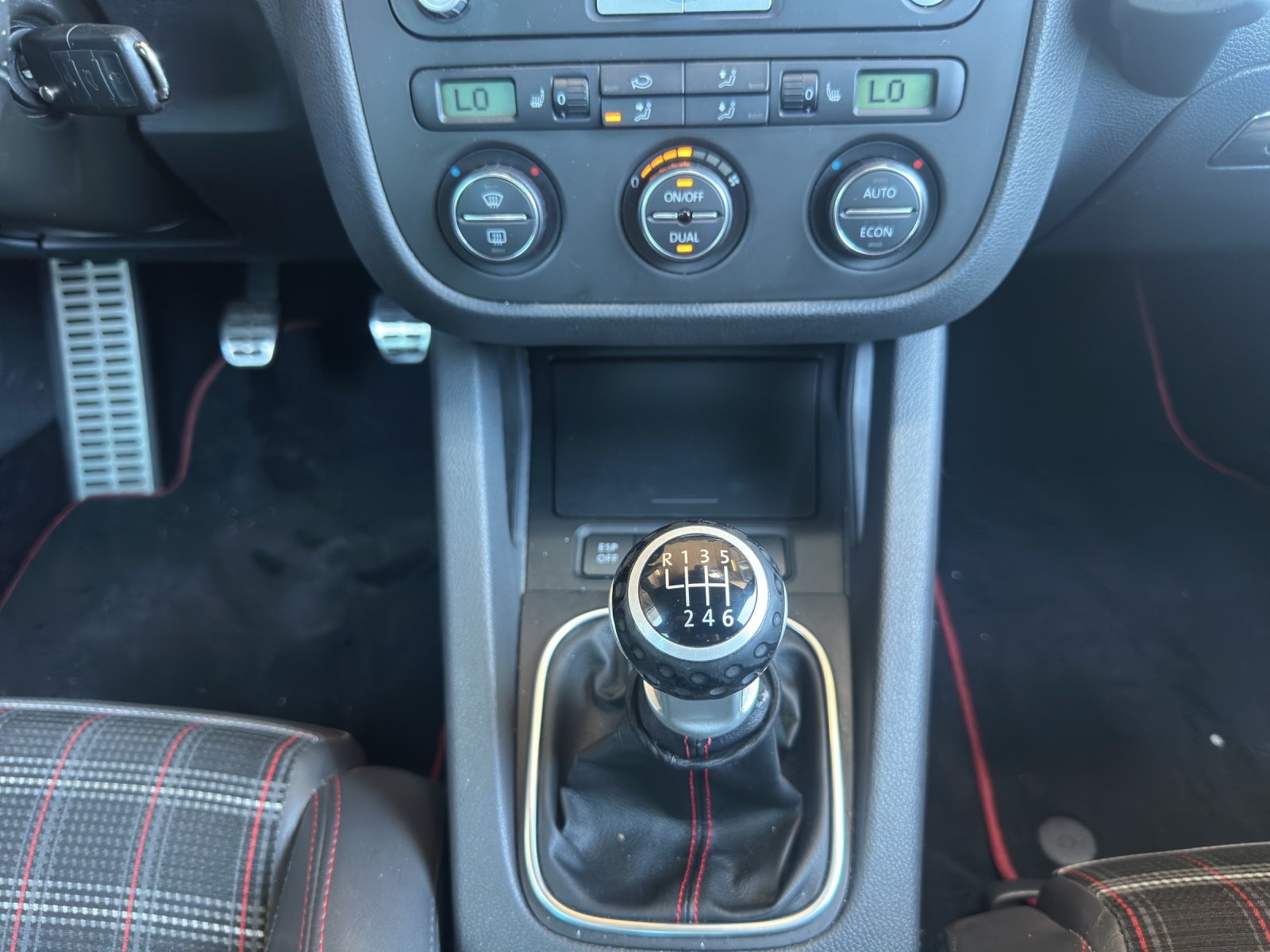 VW Golf 2.0 TFSI GTI Edition 30-image-12