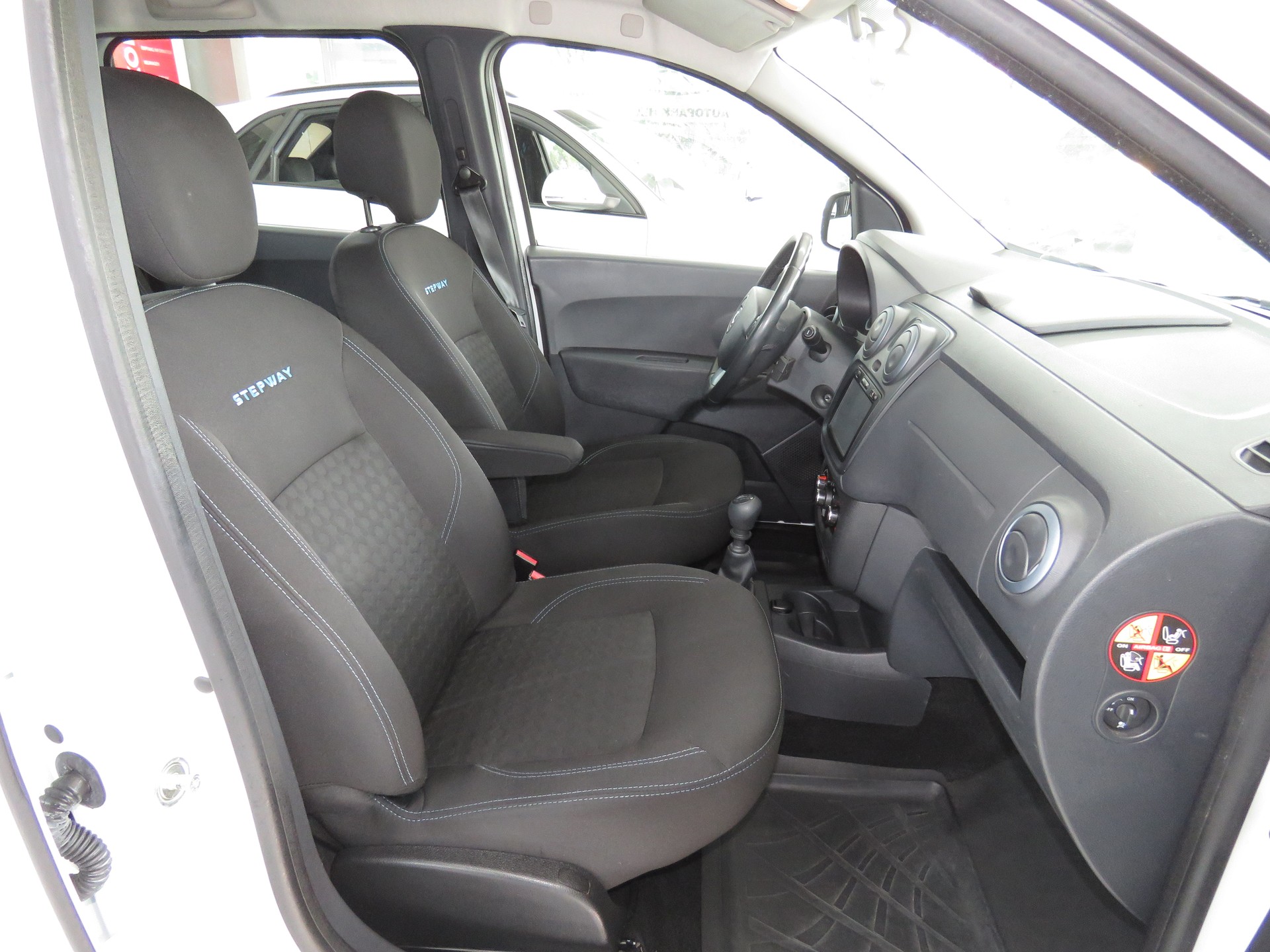 DACIA Lodgy 1.5 dCi Stepway 5-Plätzer-image-11