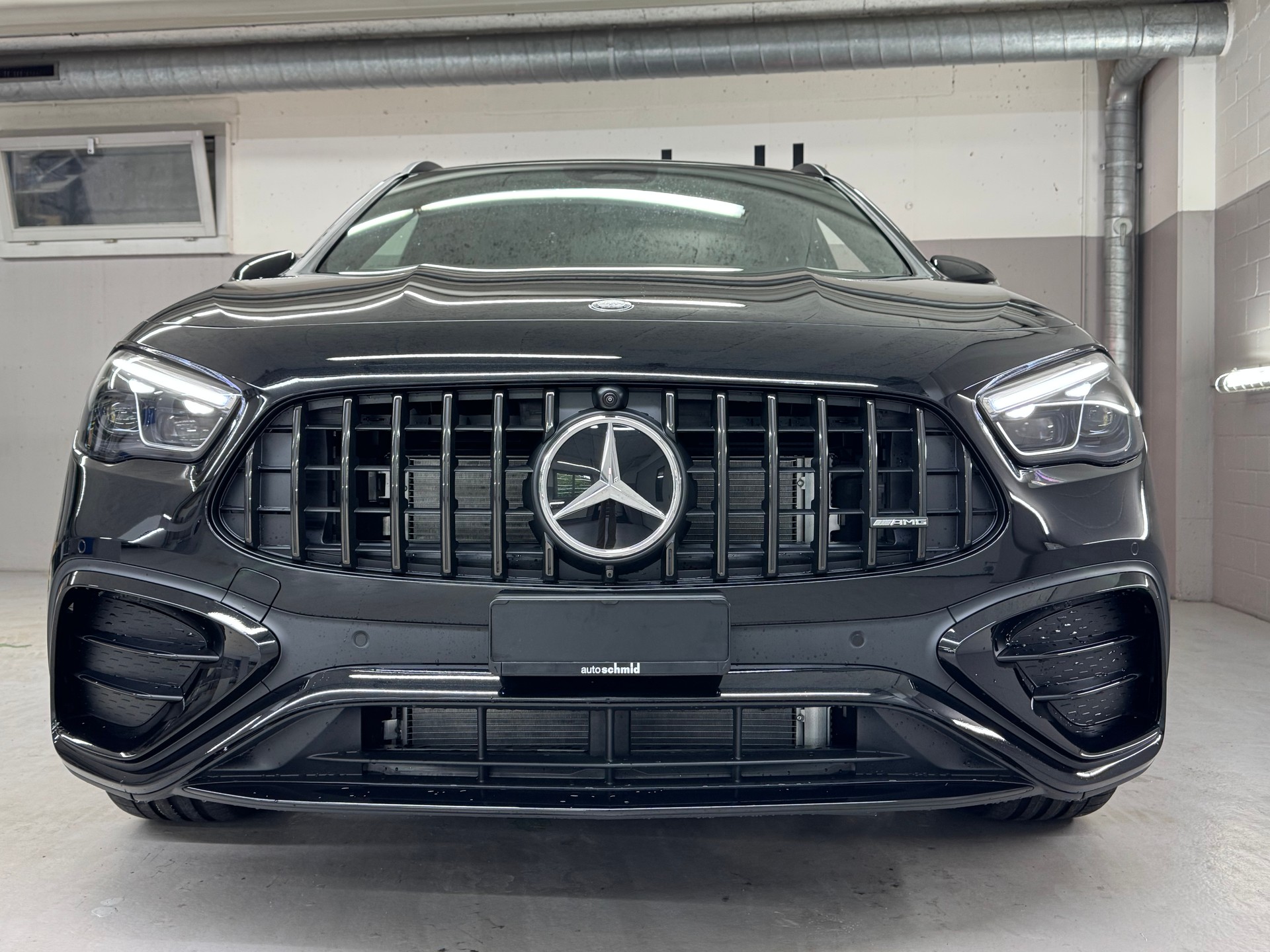 MERCEDES-BENZ GLA AMG 35 4Matic 8G-DCT-showroom-element-1