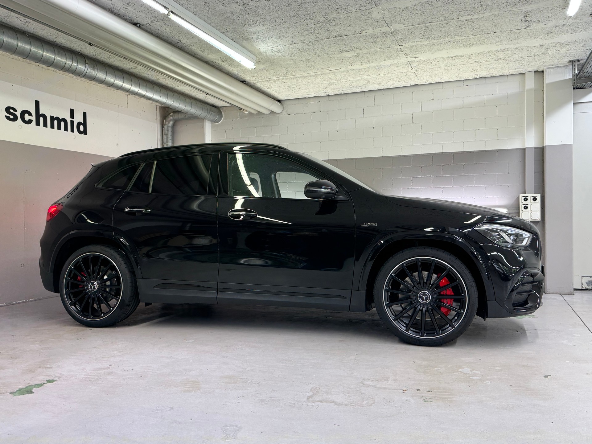 MERCEDES-BENZ GLA AMG 35 4Matic 8G-DCT-showroom-element-2