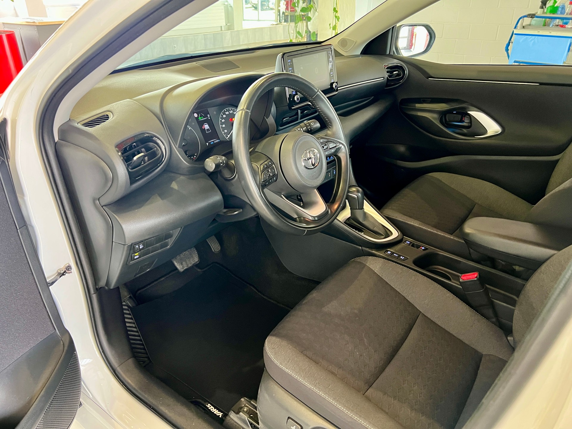TOYOTA Yaris 1.5 Trend e-CVT-image-7