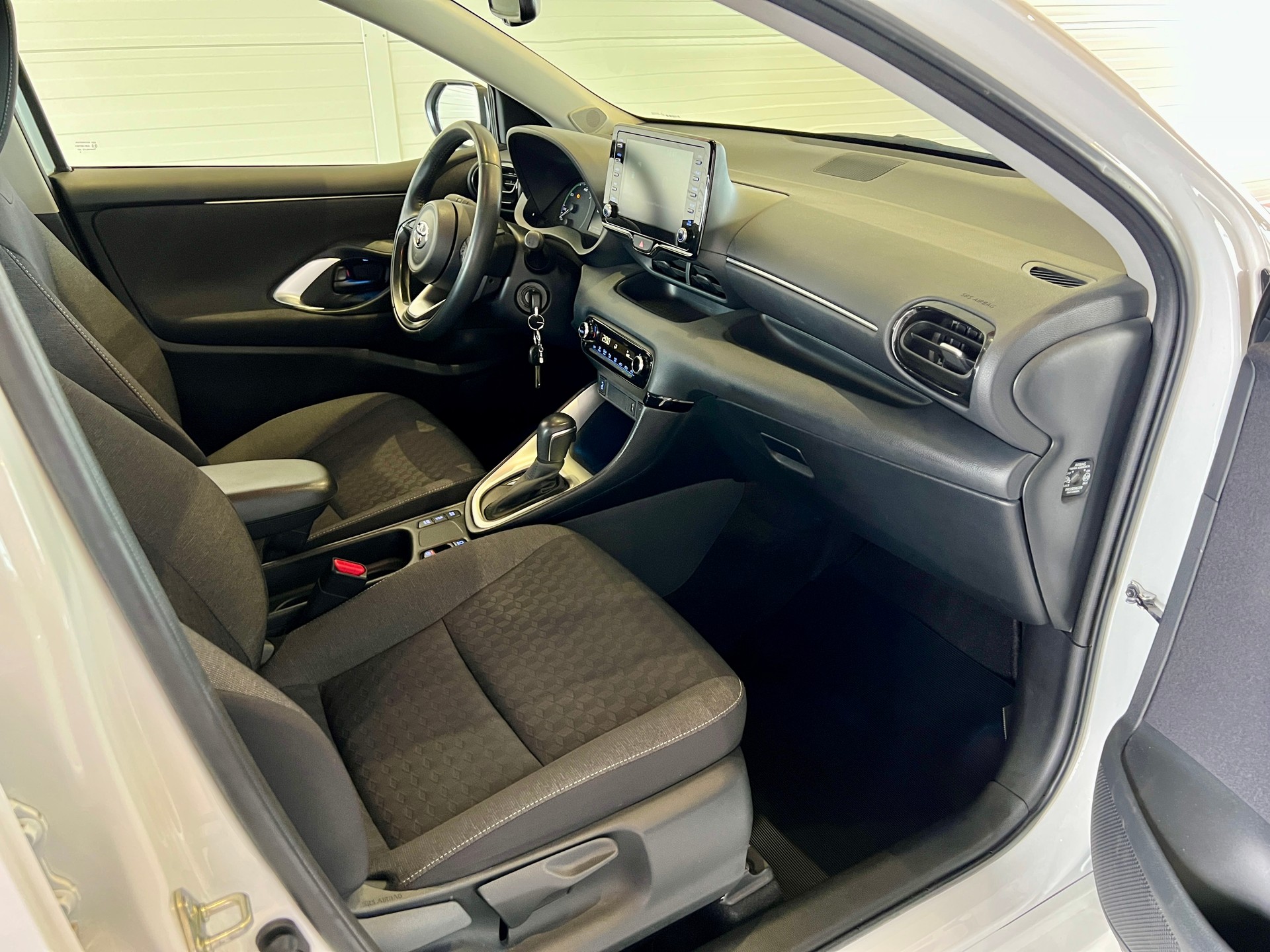 TOYOTA Yaris 1.5 Trend e-CVT-image-14