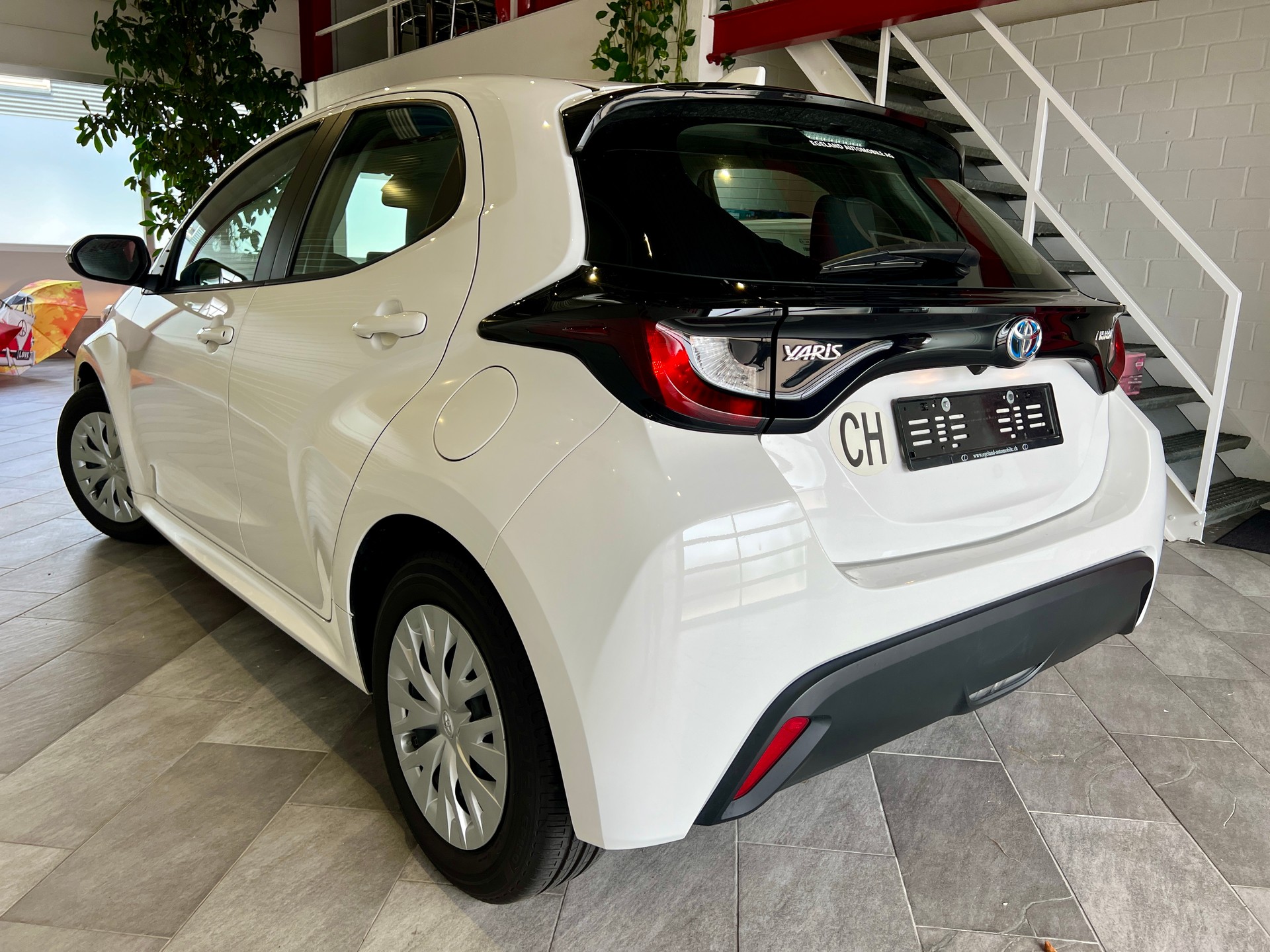 TOYOTA Yaris 1.5 Trend e-CVT-showroom-element-3