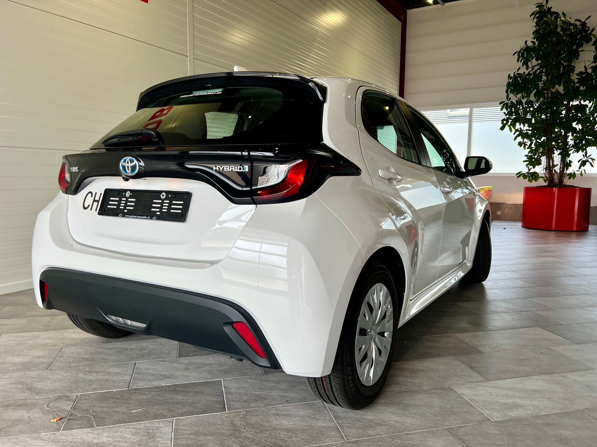 TOYOTA Yaris 1.5 Trend e-CVT-image-5