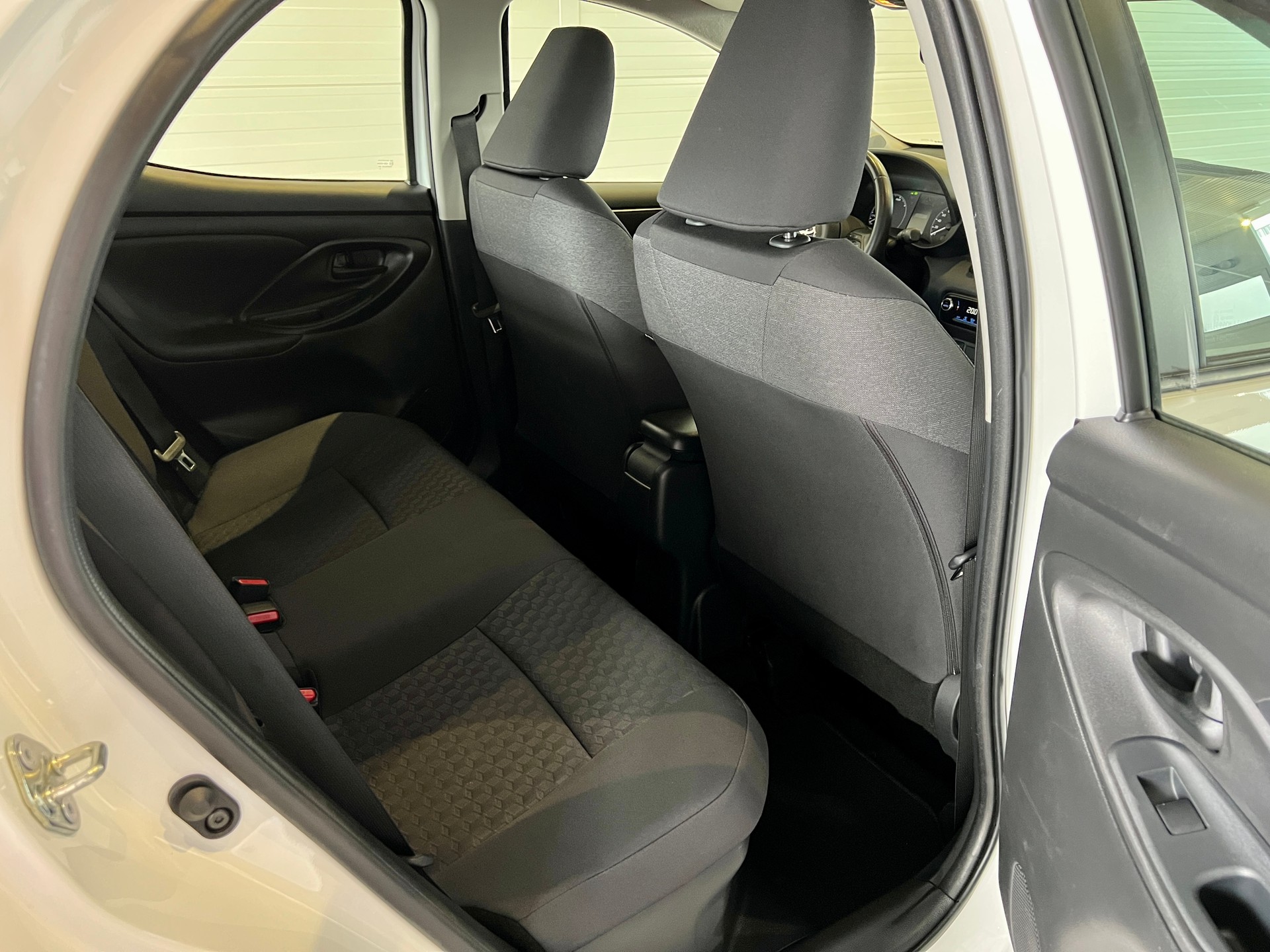 TOYOTA Yaris 1.5 Trend e-CVT-image-13