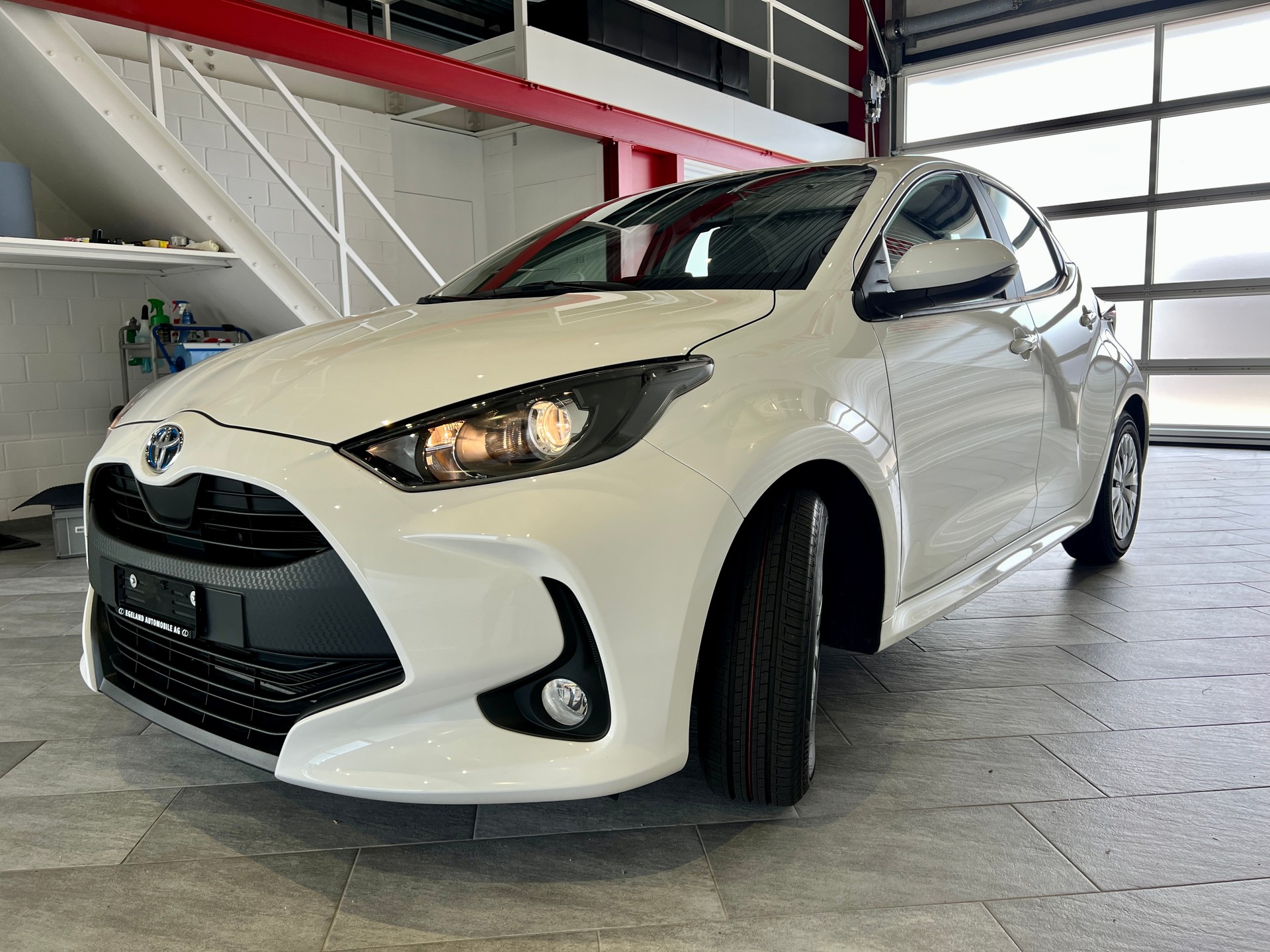 TOYOTA Yaris 1.5 Trend e-CVT-showroom-element-2