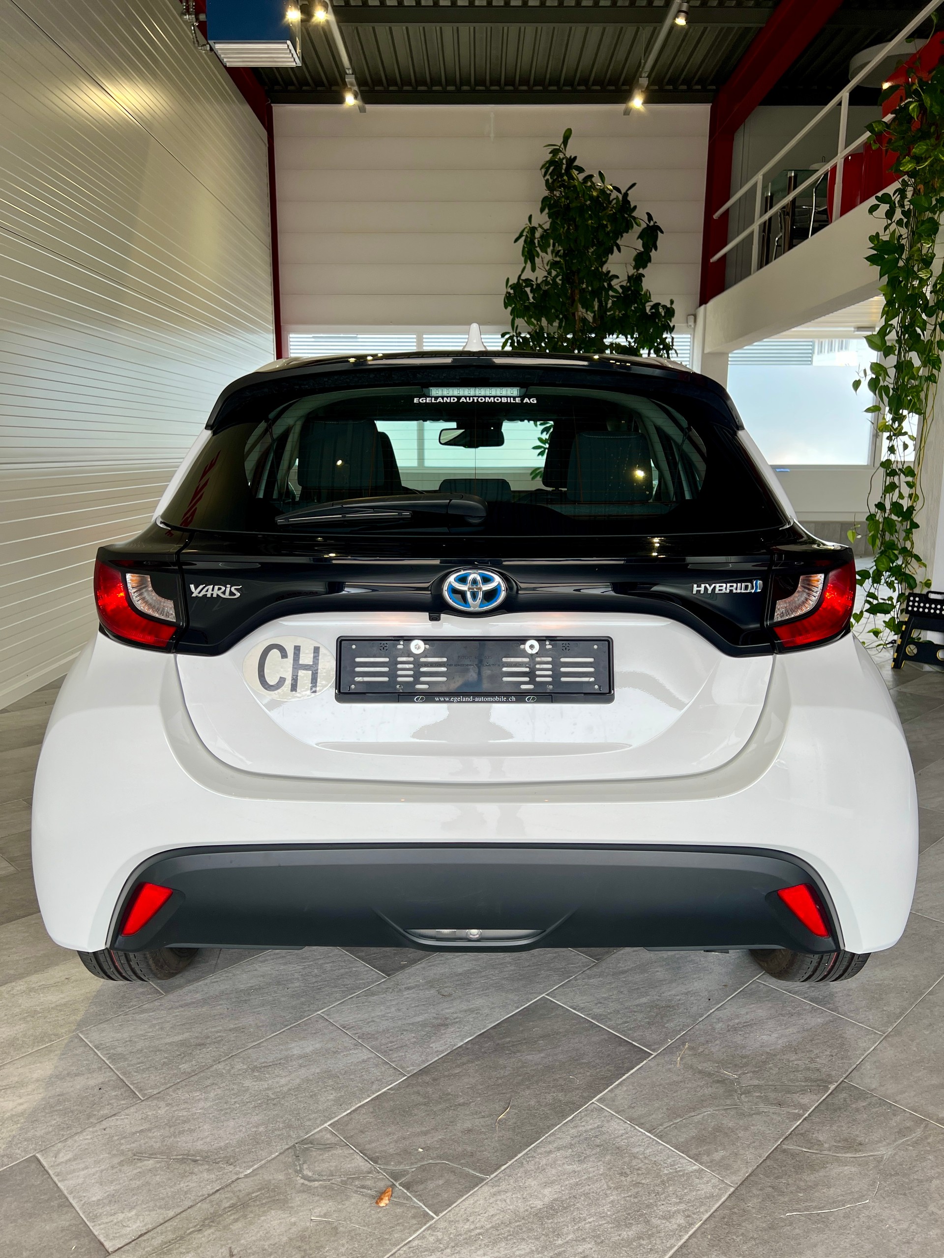 TOYOTA Yaris 1.5 Trend e-CVT-image-4