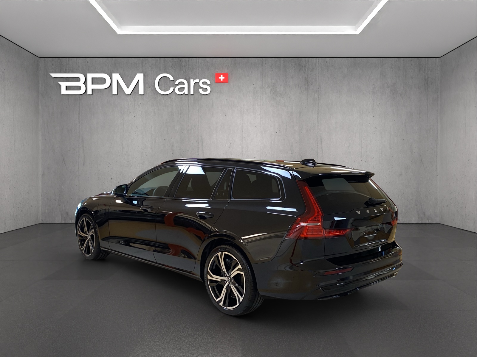 VOLVO V60 2.0 T6 TE Ultra Dark eAWD-showroom-element-3