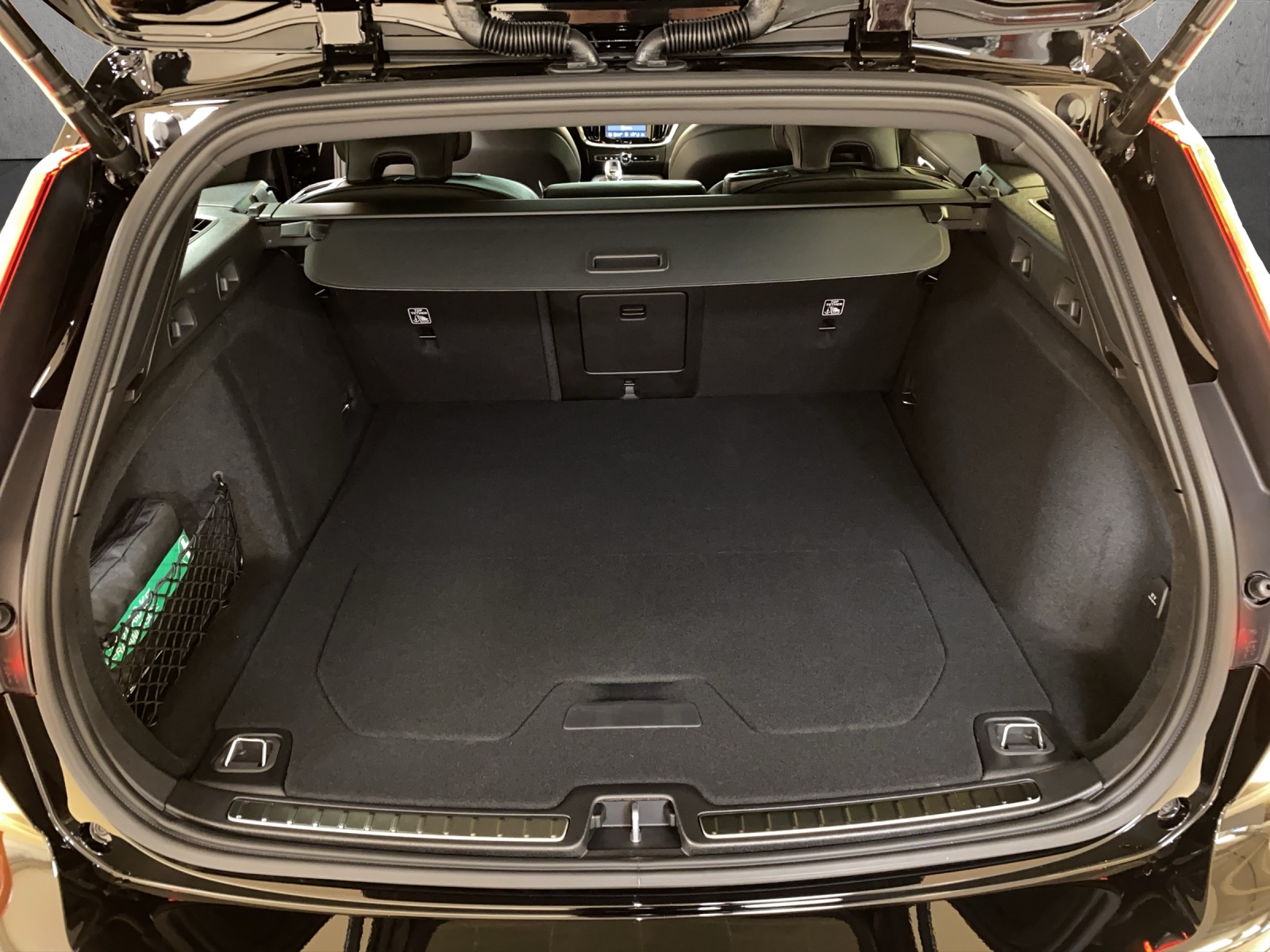 VOLVO V60 2.0 T6 TE Ultra Dark eAWD-image-14