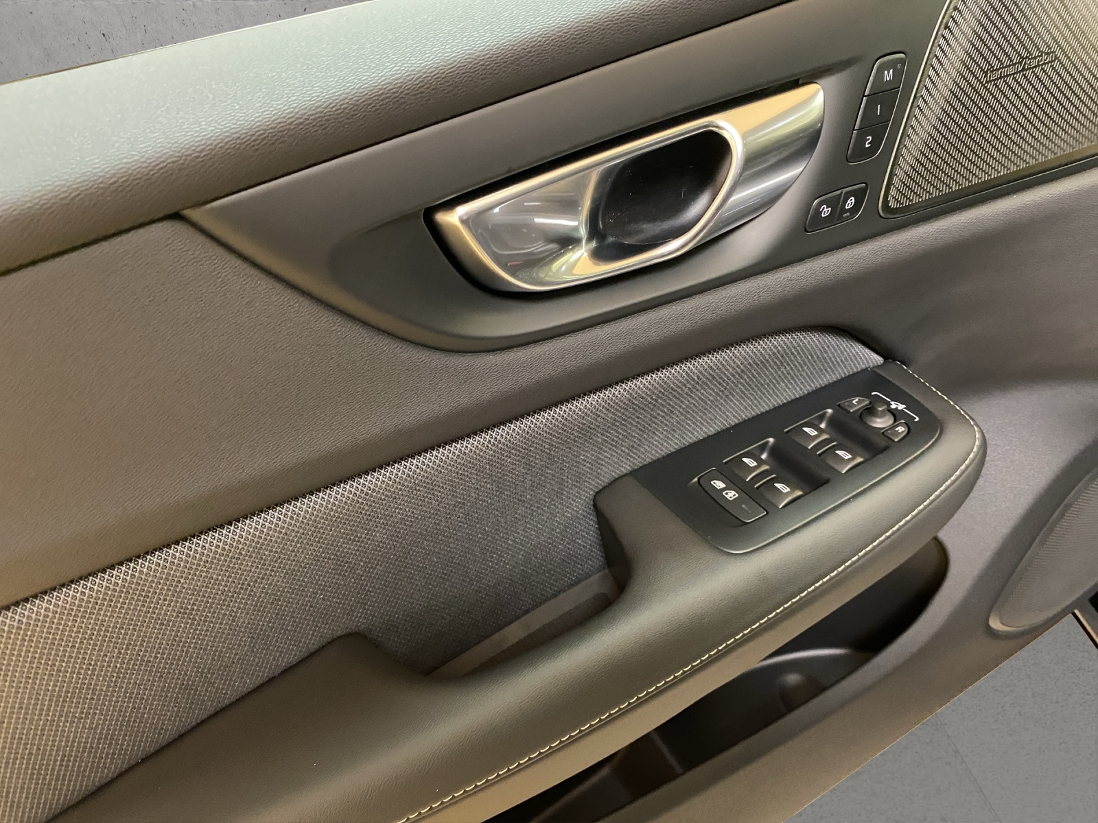 VOLVO V60 2.0 T6 TE Ultra Dark eAWD-image-9