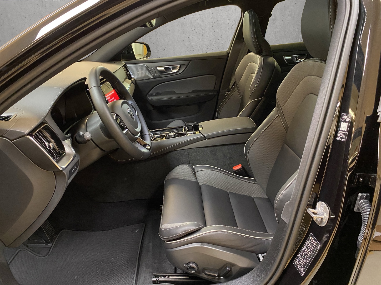 VOLVO V60 2.0 T6 TE Ultra Dark eAWD-image-8