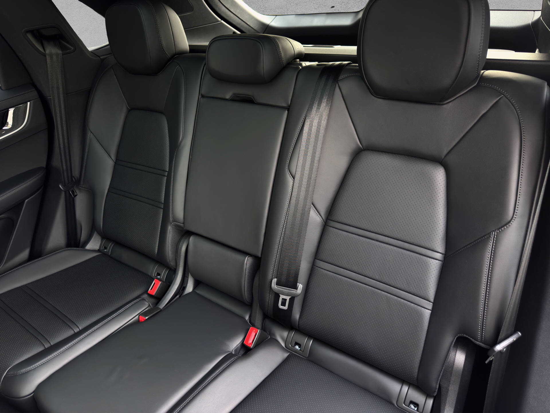 PORSCHE Cayenne Black Edition-image-13