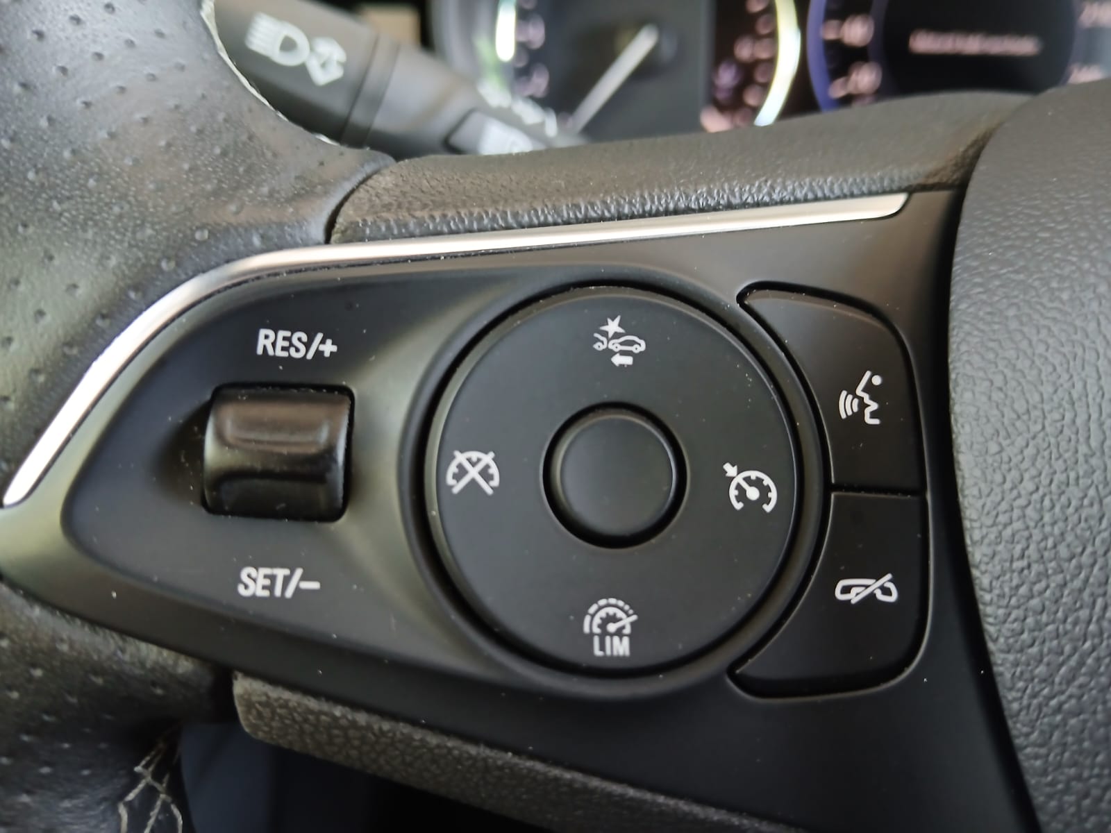 OPEL Astra Sports Tourer 1.5 D 122 Ultimate S/S-image-9