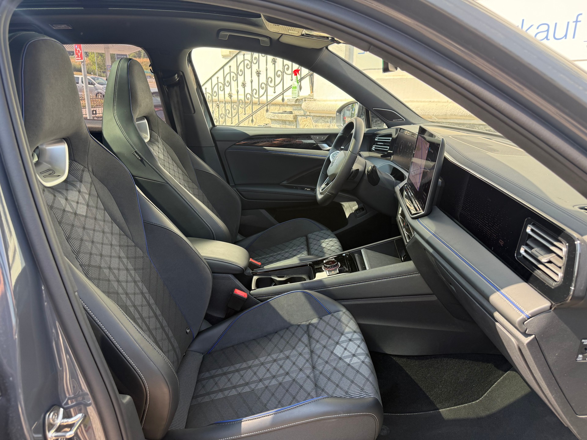 VW Tiguan 2.0 TSI R-Line DSG 4motion-image-15