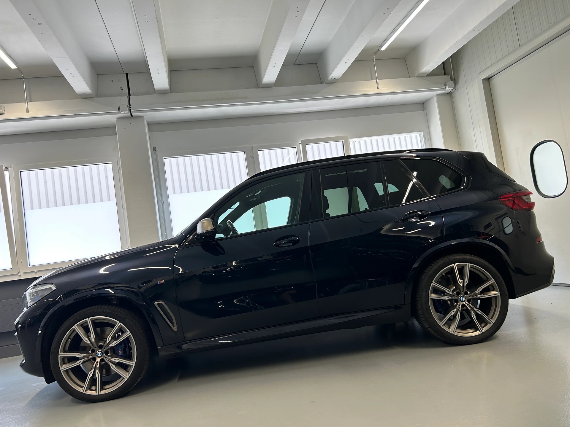 BMW X5 xDrive M50i Steptronic-showroom-element-2