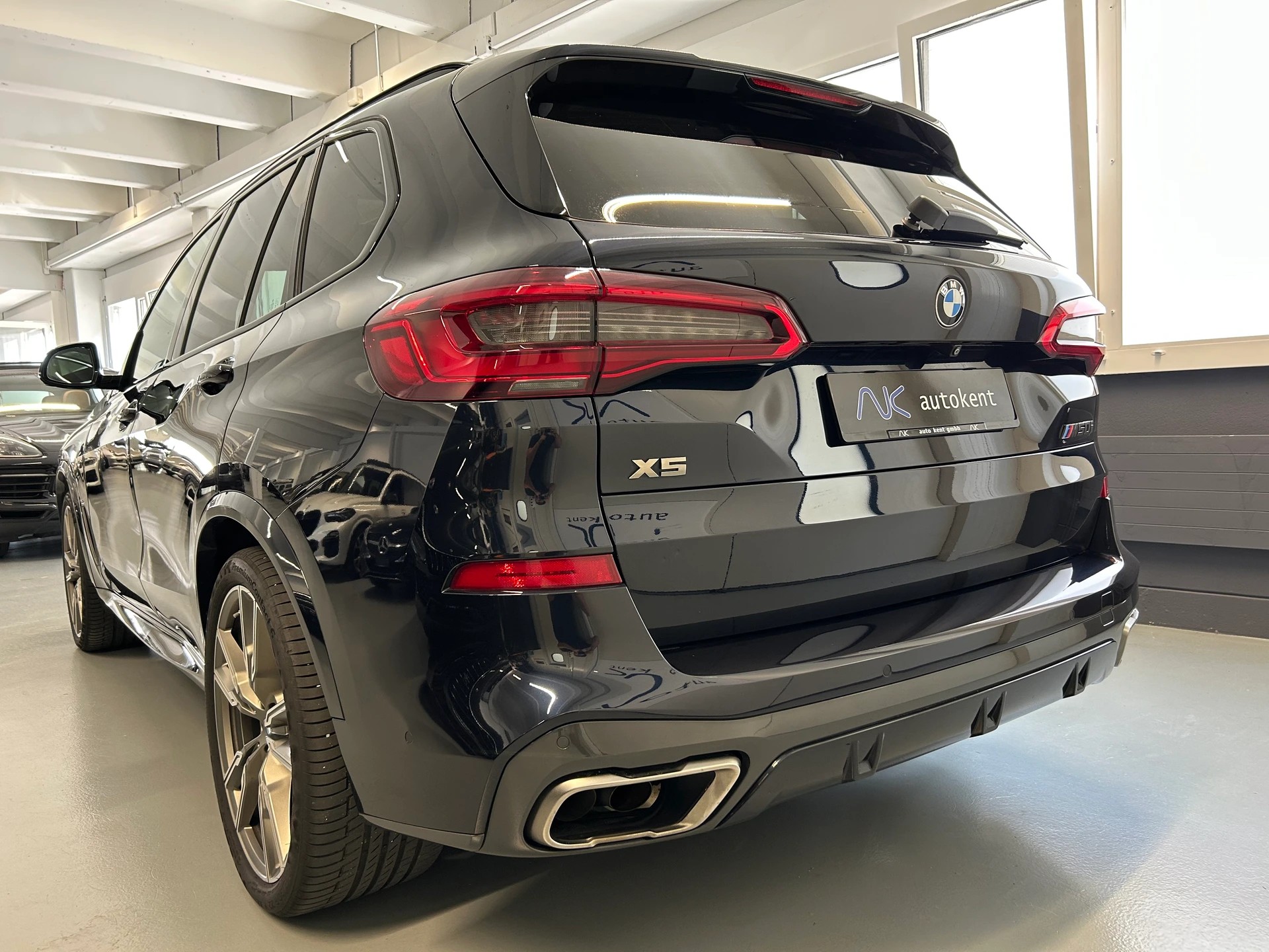 BMW X5 xDrive M50i Steptronic-showroom-element-3