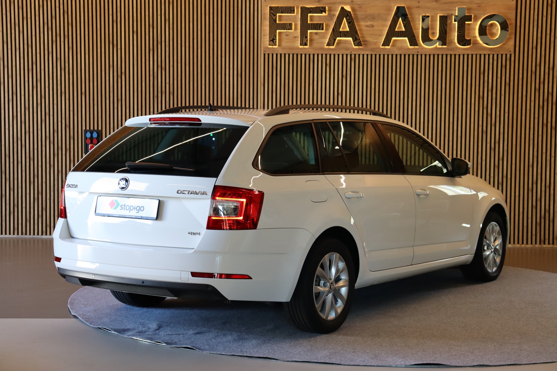 SKODA Octavia Combi 2.0 TDI 184 Ambition 4x4 DSG-image-5