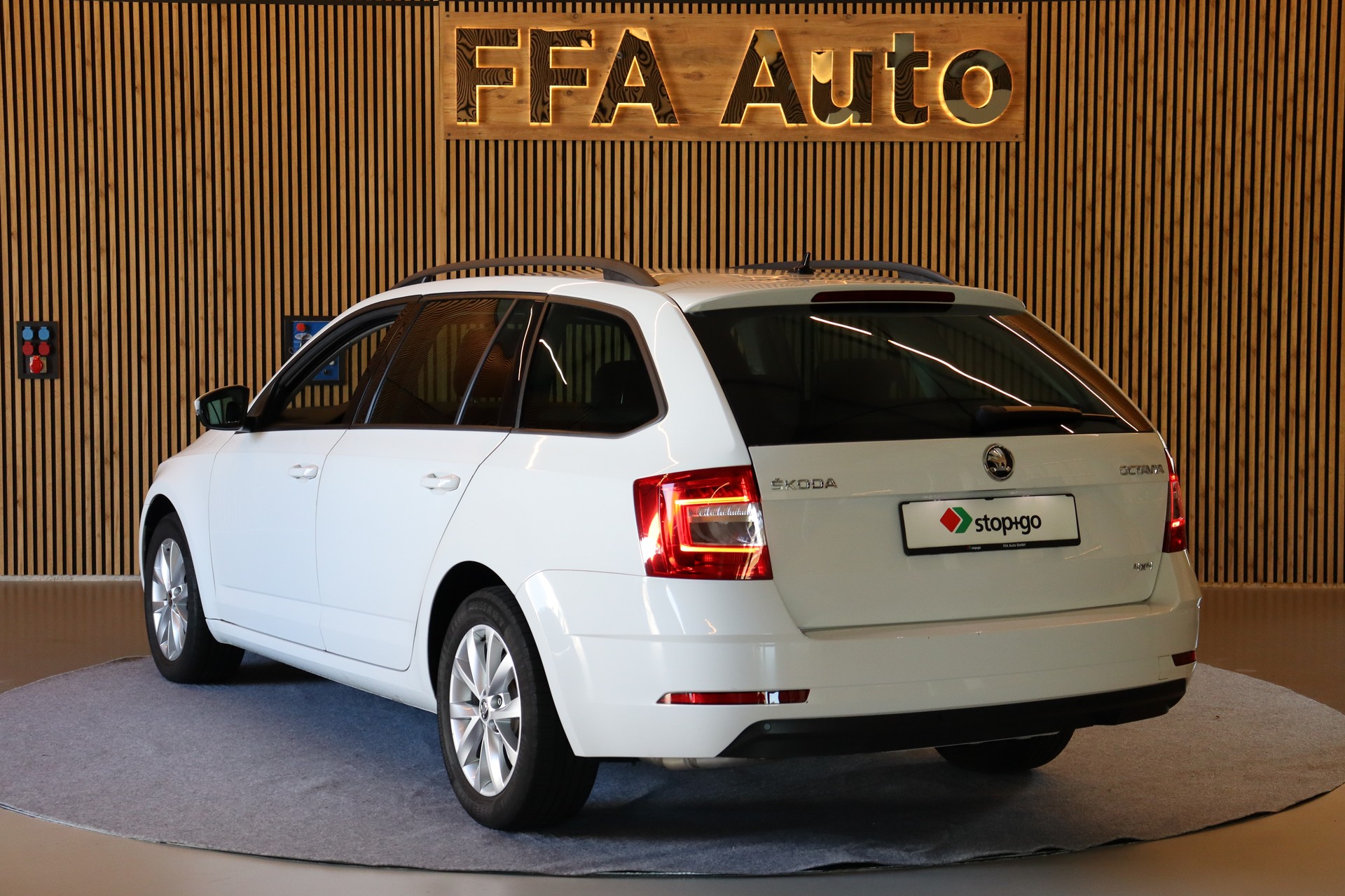 SKODA Octavia Combi 2.0 TDI 184 Ambition 4x4 DSG-image-7