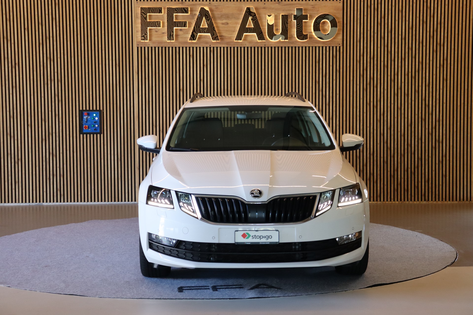 SKODA Octavia Combi 2.0 TDI 184 Ambition 4x4 DSG-showroom-element-2