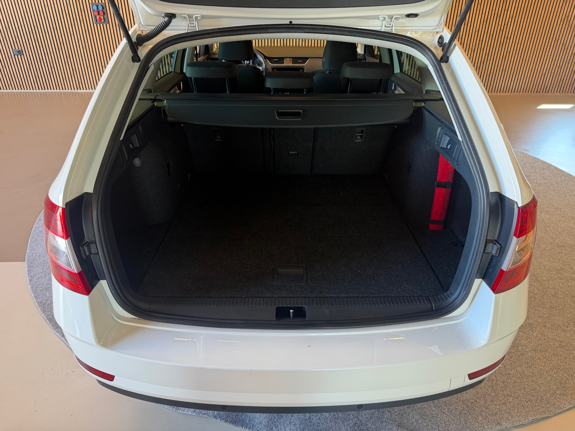SKODA Octavia Combi 2.0 TDI 184 Ambition 4x4 DSG-image-21