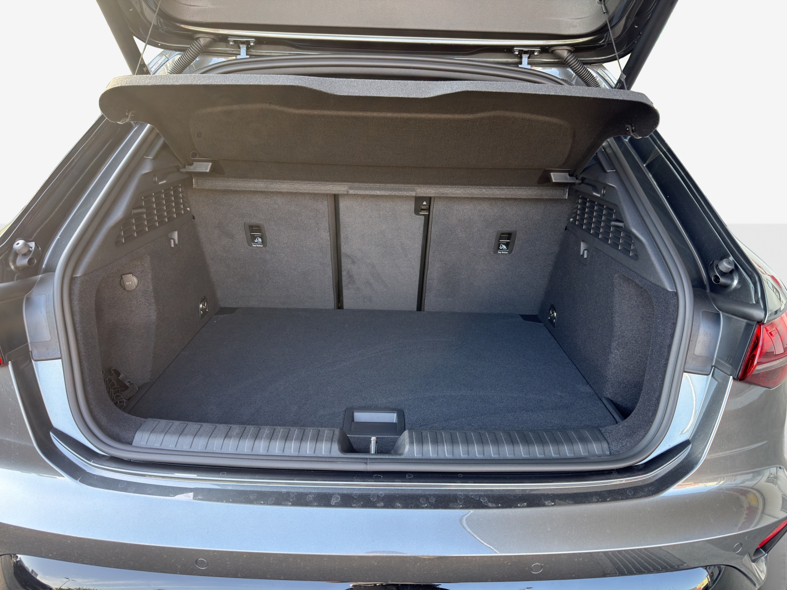 AUDI A3 Sportback TFSI 150 kW quattro S line S tronic-image-12