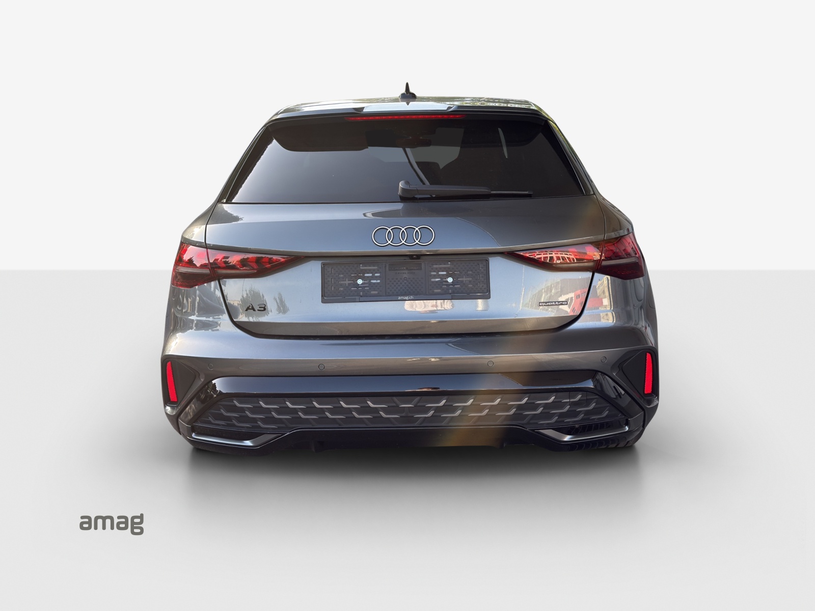 AUDI A3 Sportback TFSI 150 kW quattro S line S tronic-image-3