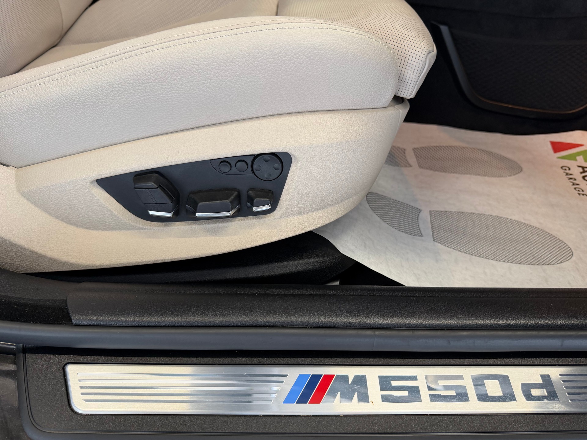 BMW M550d xDrive Steptronic-image-21