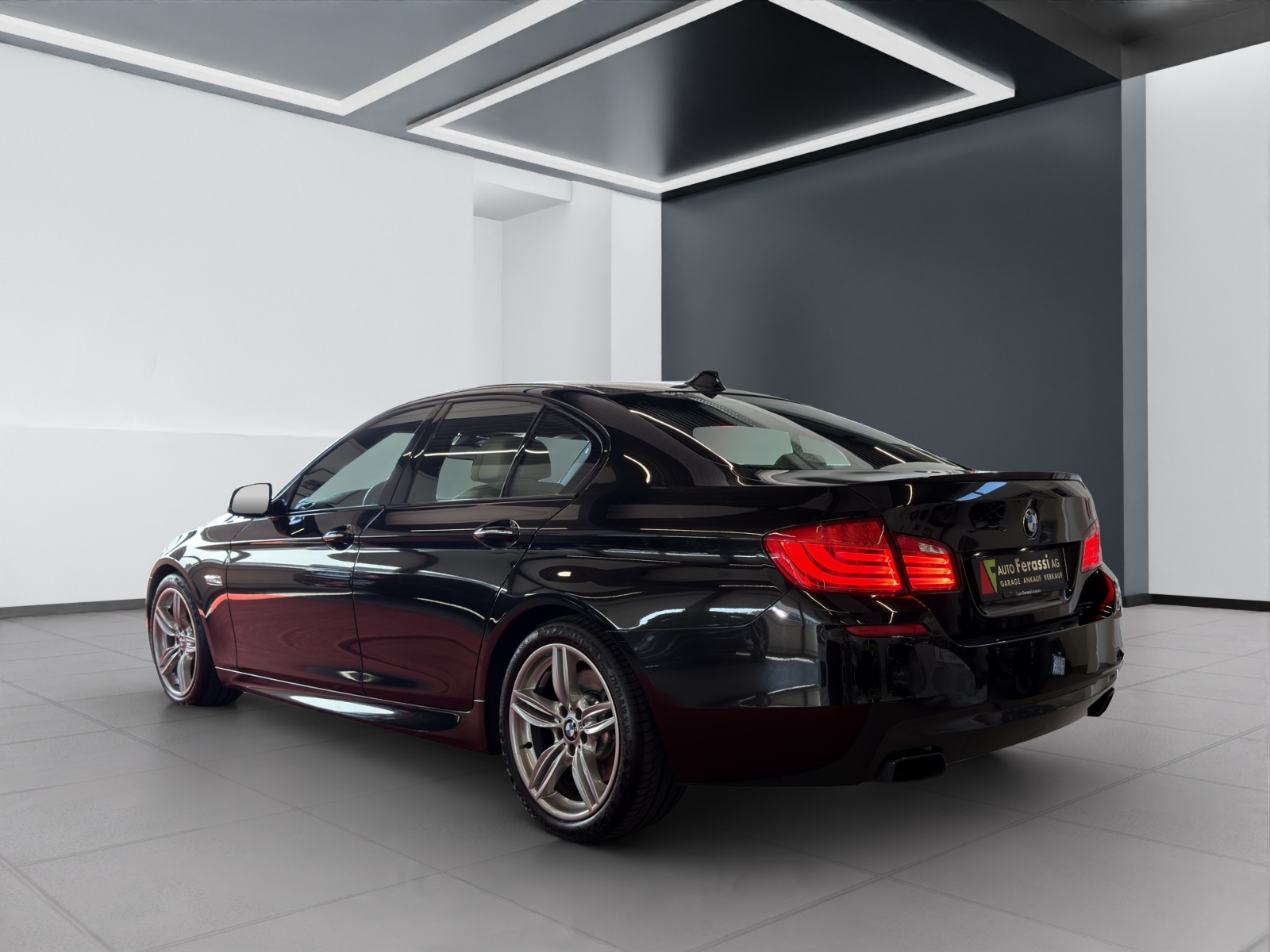 BMW M550d xDrive Steptronic-showroom-element-3