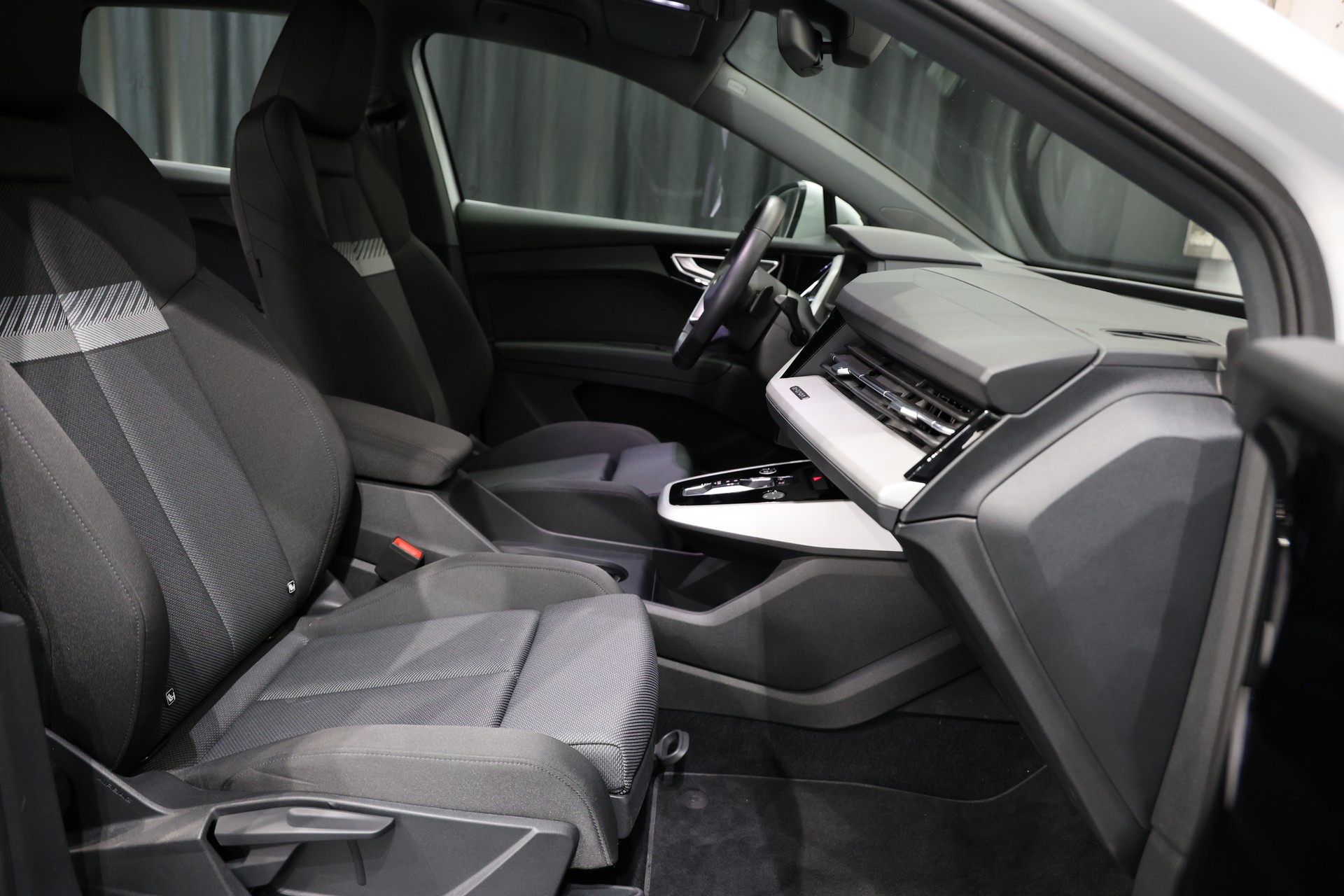 AUDI Q4 e-tron 35-image-10