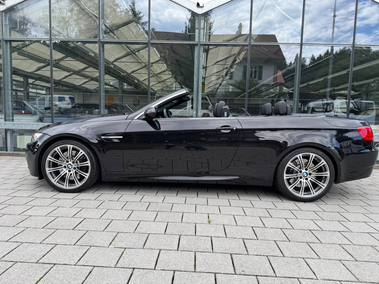 BMW M3 Cabriolet-showroom-element-2