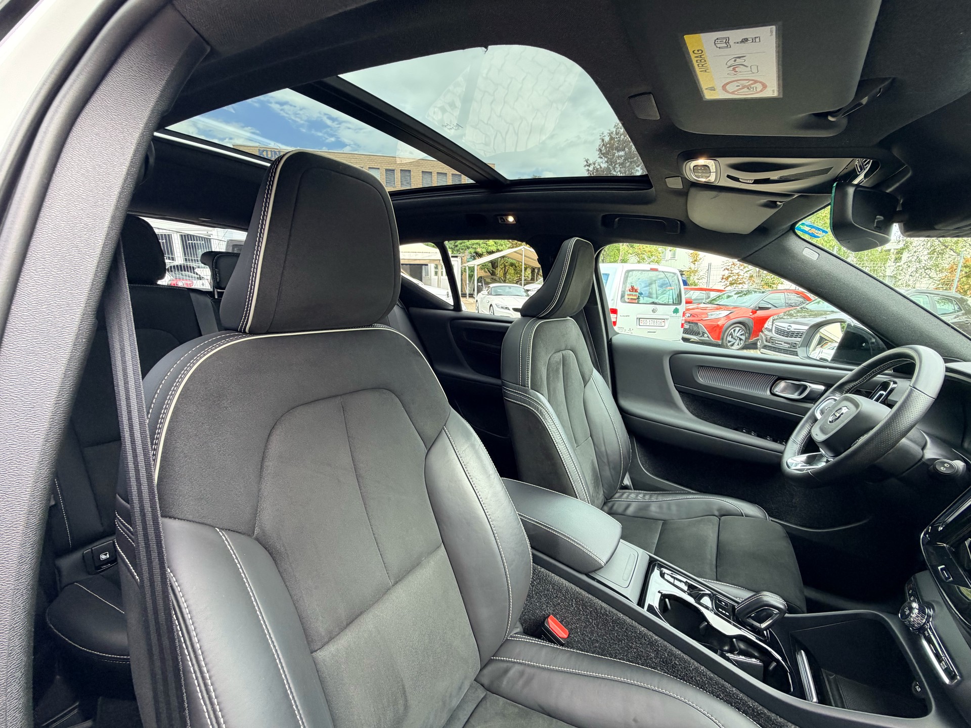 VOLVO XC40 T3 R-Design Geartronic-image-10