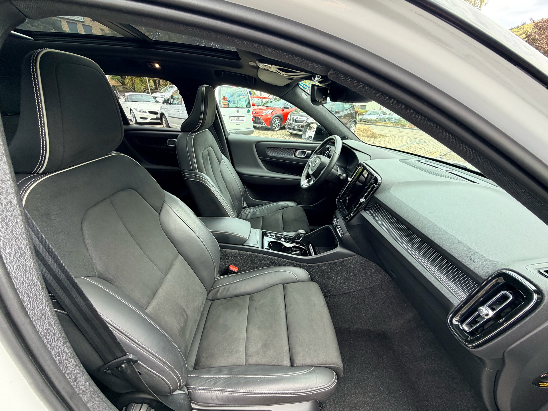VOLVO XC40 T3 R-Design Geartronic-image-8