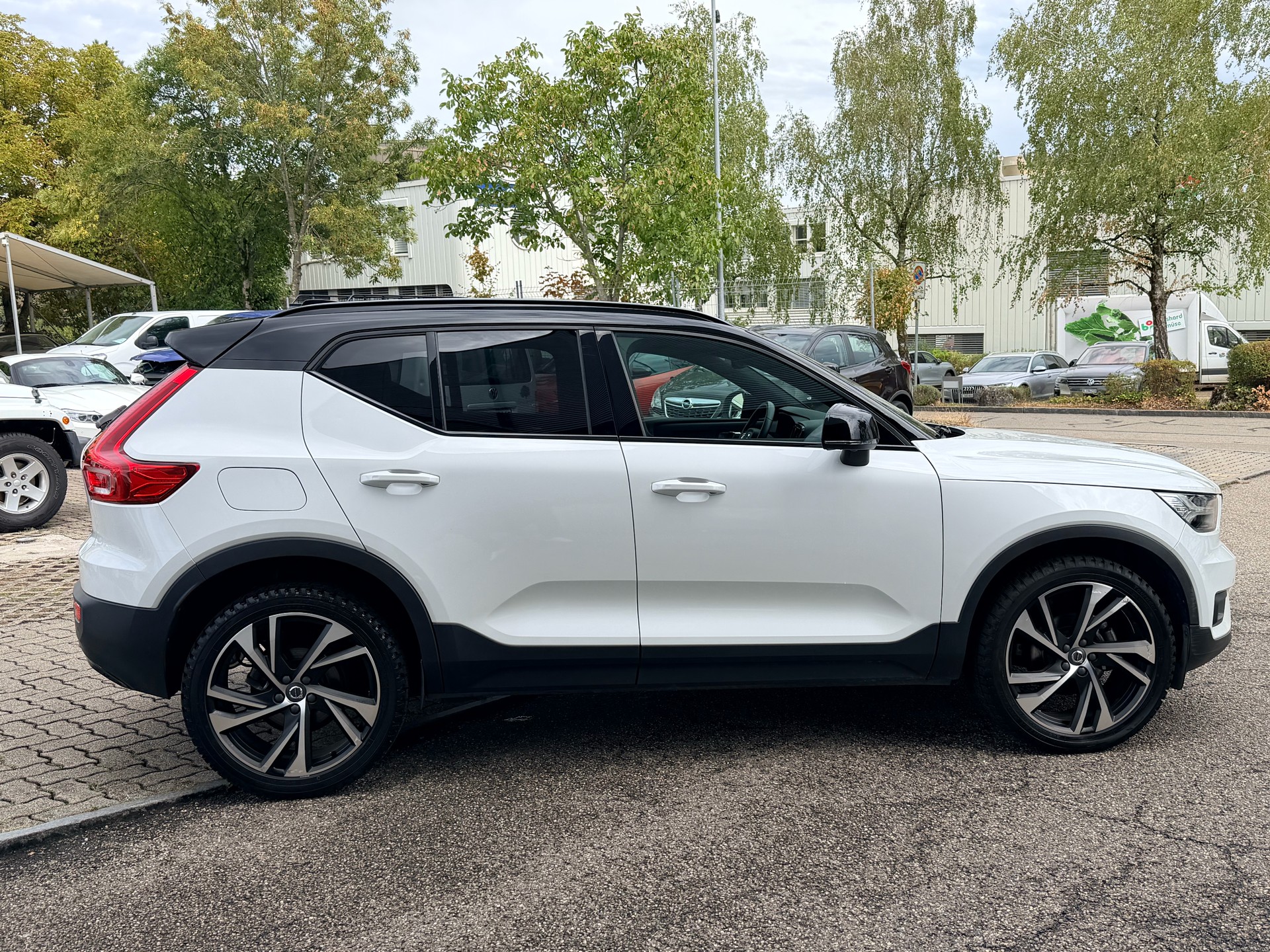 VOLVO XC40 T3 R-Design Geartronic-showroom-element-1