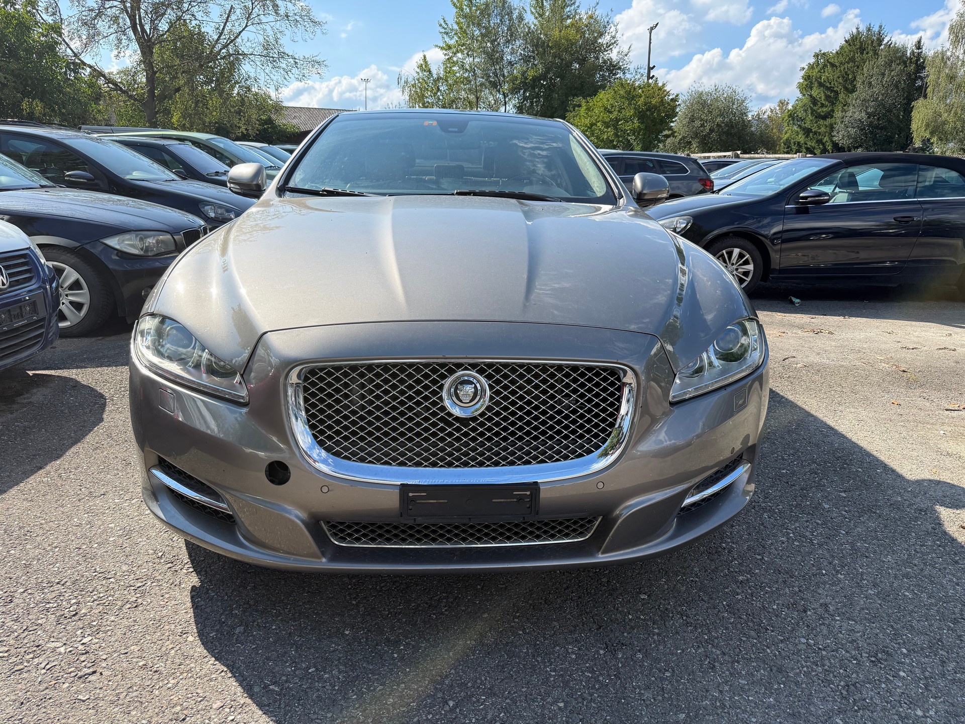 JAGUAR XJ-image-1