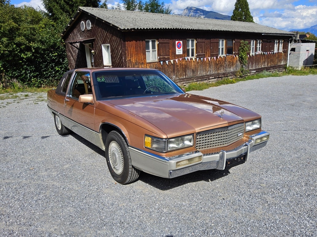 CADILLAC De Ville Fleetwood Coupe