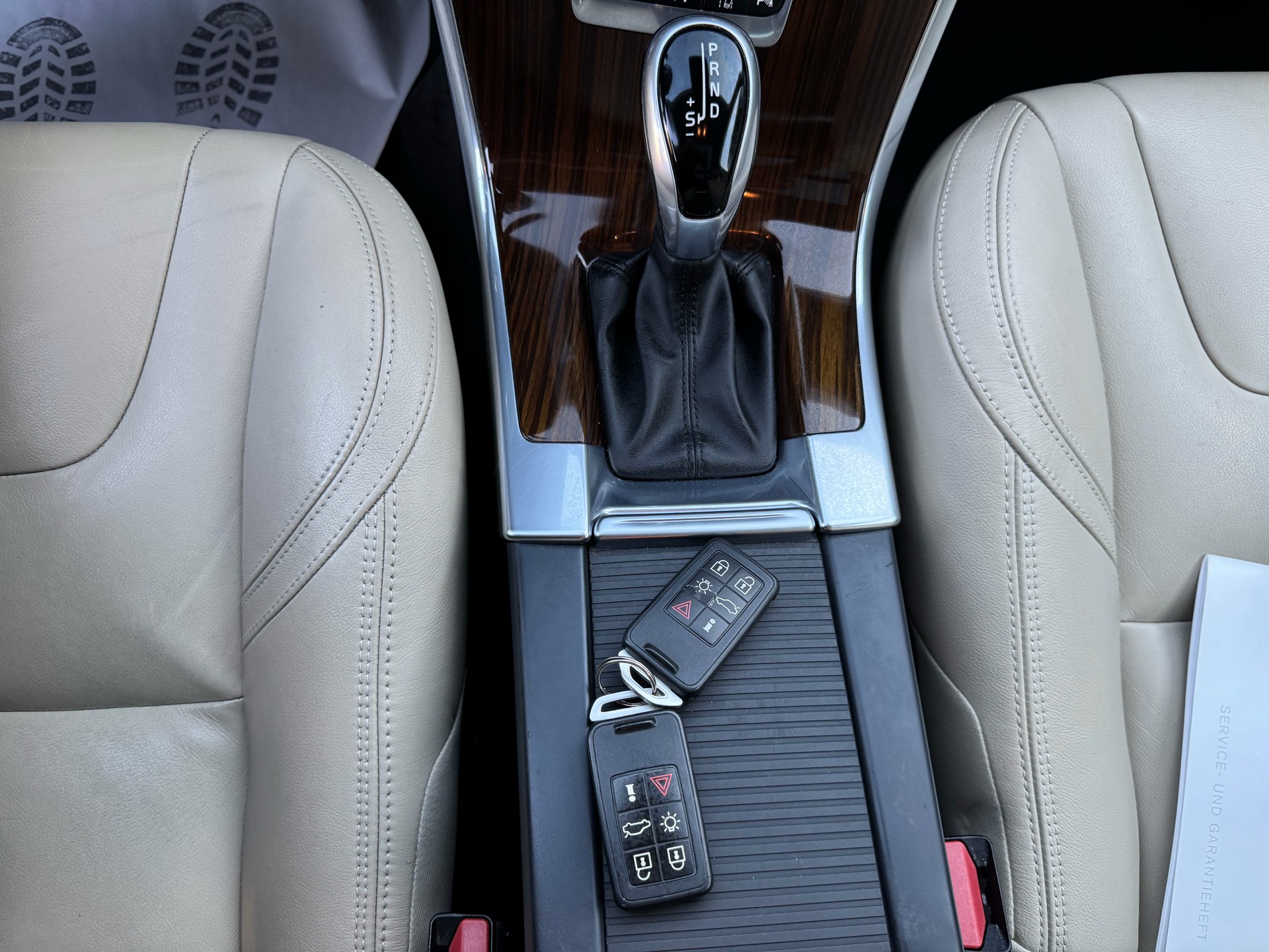 VOLVO XC60 2.4 D5 Executive Plus AWD S/S-image-23