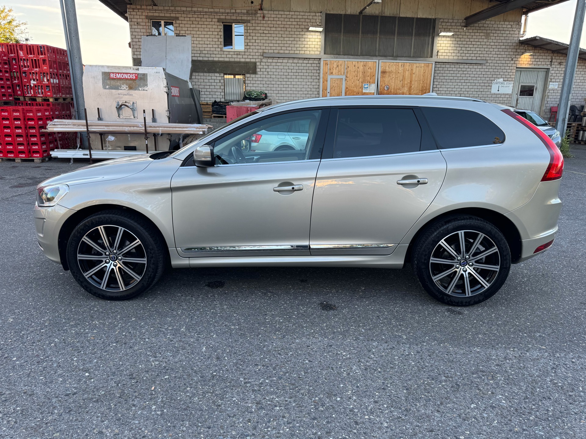 VOLVO XC60 2.4 D5 Executive Plus AWD S/S-image-9