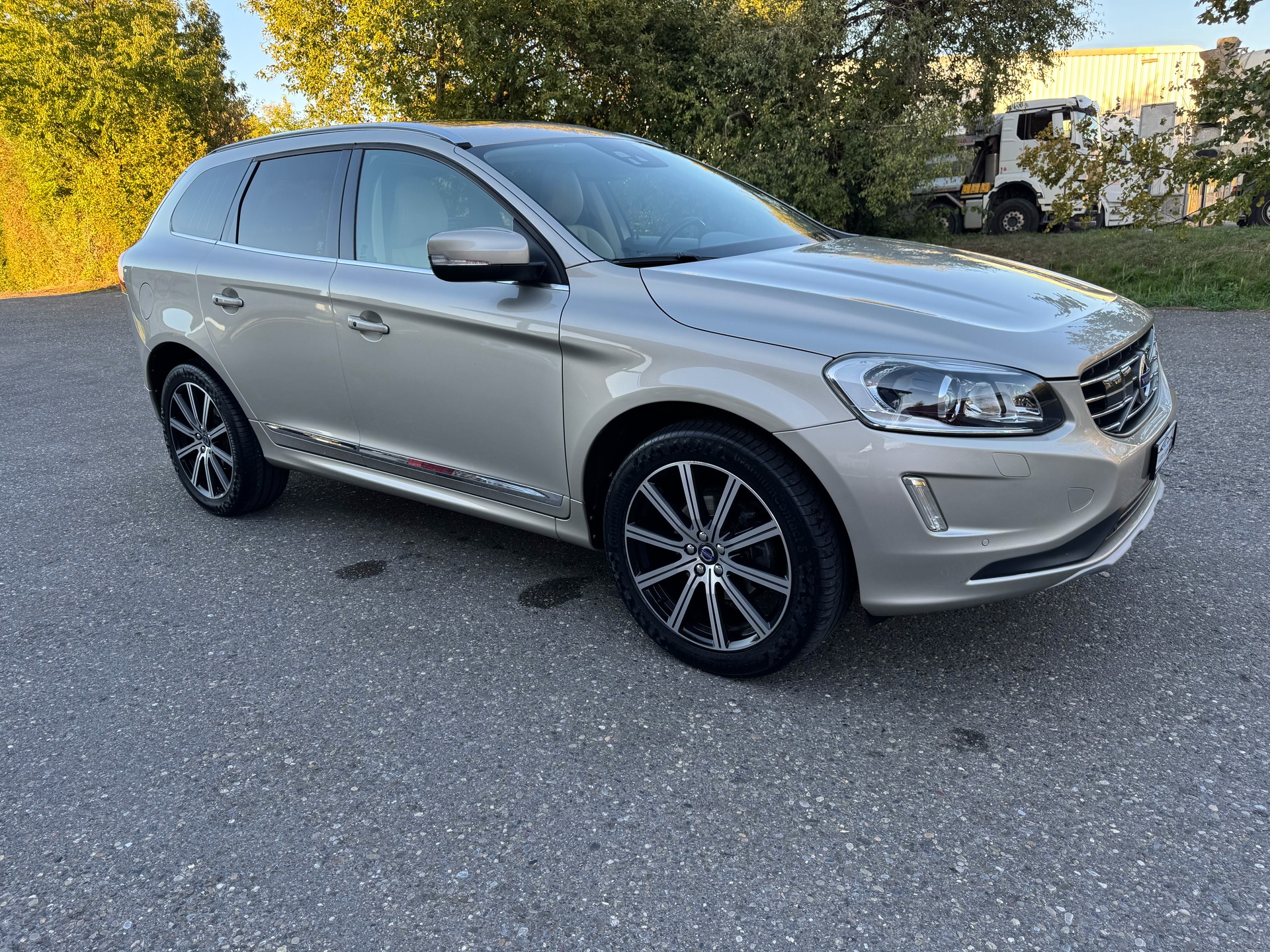 VOLVO XC60 2.4 D5 Executive Plus AWD S/S-showroom-element-1