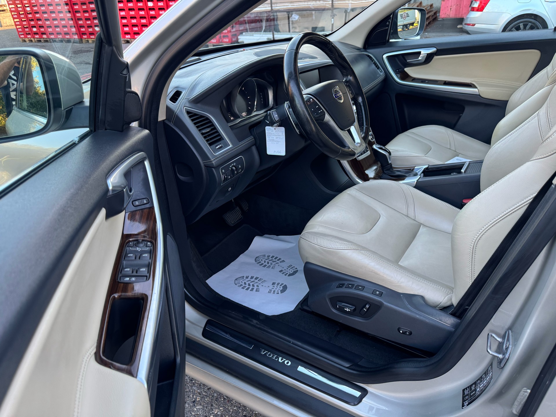 VOLVO XC60 2.4 D5 Executive Plus AWD S/S-image-15