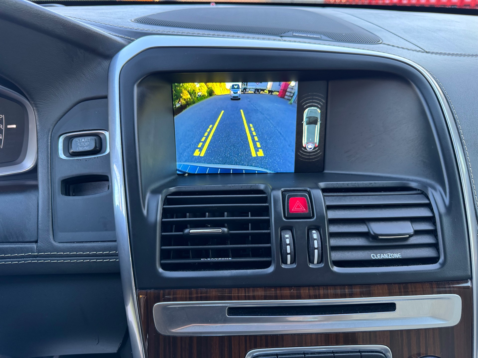 VOLVO XC60 2.4 D5 Executive Plus AWD S/S-image-27