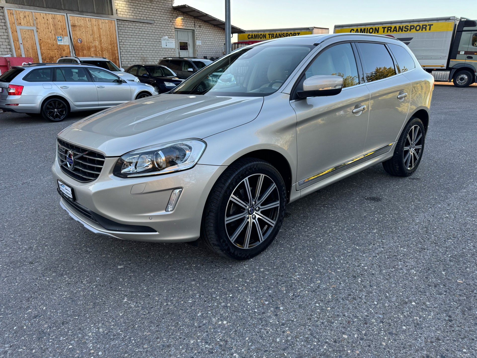 VOLVO XC60 2.4 D5 Executive Plus AWD S/S-showroom-element-2
